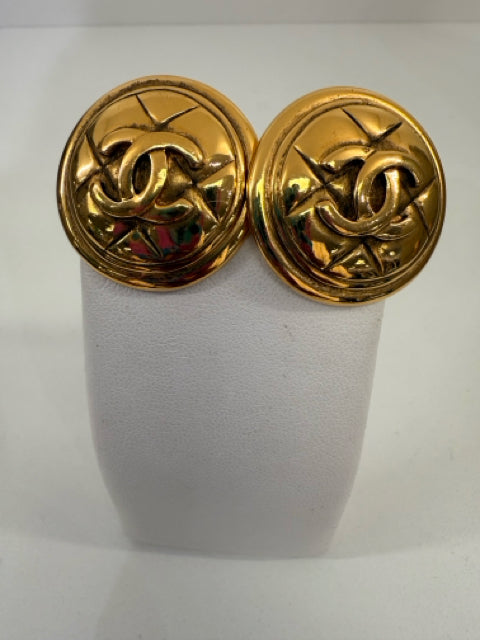 Vintage Chanel CC Quilted Clip On Earrings Jewelry