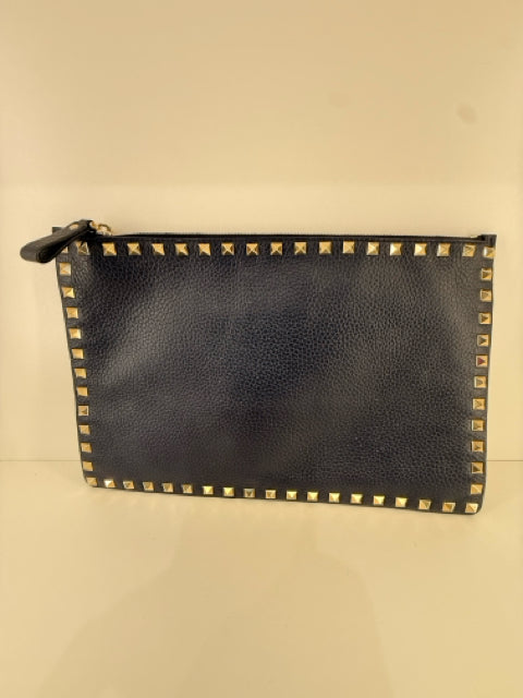 Pre Owned Valentino Black Leather Rockstud Pouch Designer Bag