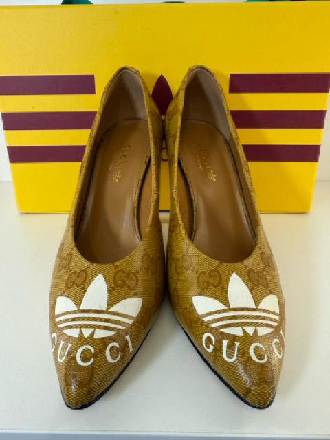 Pre Owned Gucci Pump IN BOX Size 36.5 w 3.75" heel GUCCI X Addidas collab GG