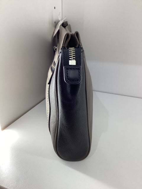 Pre Owned Coach blk/tobacco zippy w/wrist strap Clutch Bag