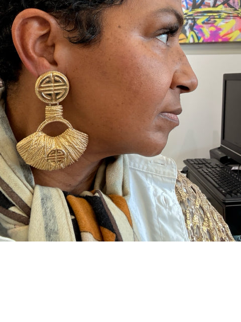 Pre Owned Givenchy Gold Door Knocker String Clip On  Earrings