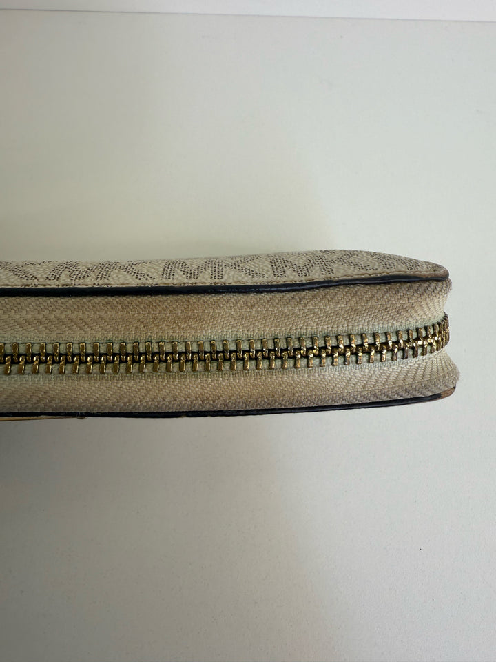 Michael Kors Monogram Zippy Wallet