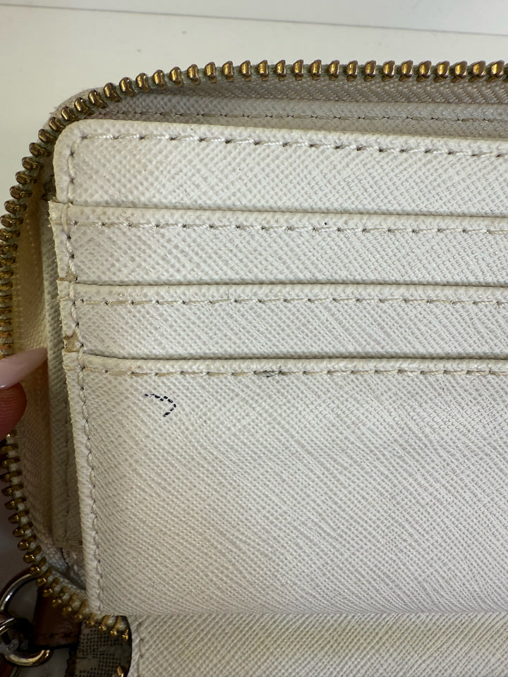 Michael Kors Monogram Zippy Wallet