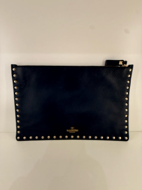 Pre Owned Valentino Black Leather Rockstud Pouch Designer Bag