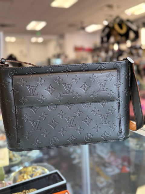 Pre Loved Louis Vuitton Gunmetal Leather Verni Mat Alston Shoulder Bag Handbag TH0054