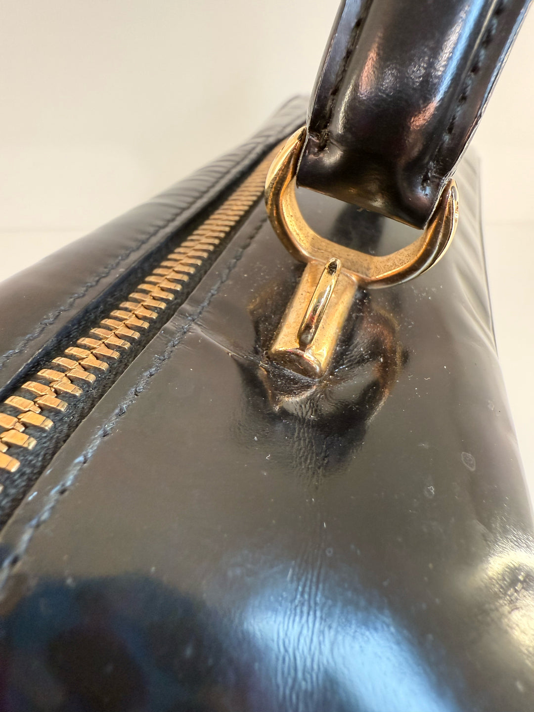 Gucci Vintage Lunch Box Style Bamboo Zipper Pulls