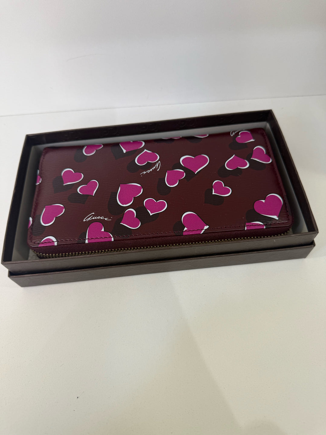 NIB Gucci Zipper w/ Pink Hearts Wallet