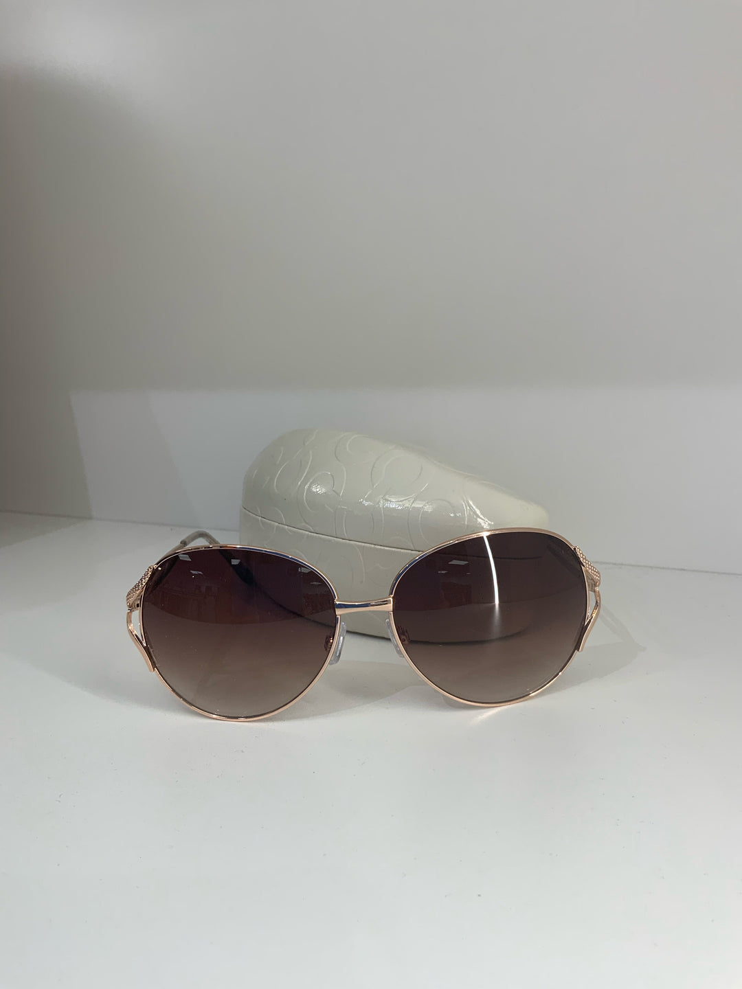 Sunglasses Round Rose w/ Gold Frame & case