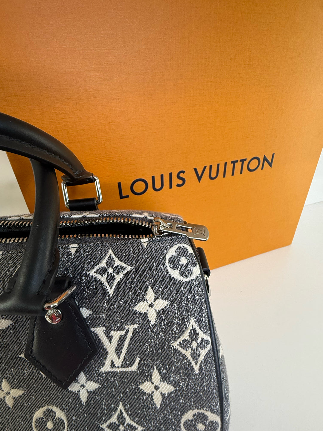 Louis Vuitton Limited Edition Speedy Bandouliere 25 w/ Lock & key (Full Set)