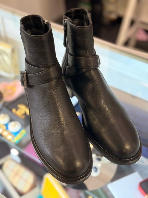 Aquatalia Black Sz 8 Ankle Boots w/ Buckle Shoes