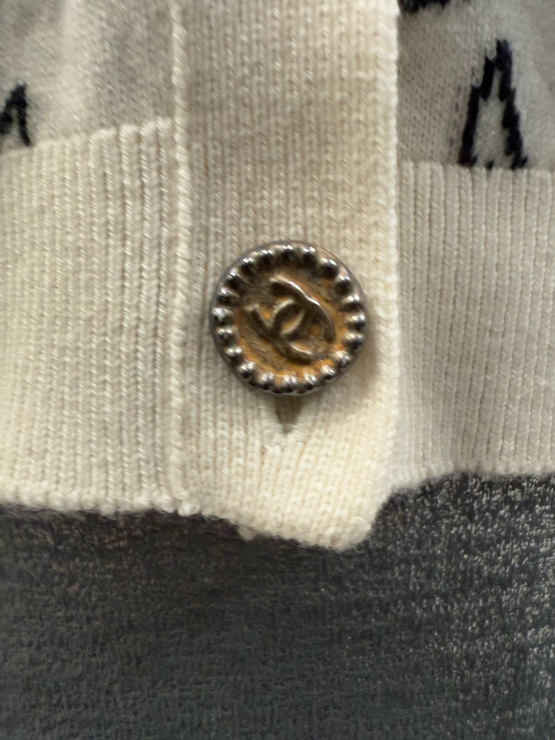 Chanel 22C Dove Print Cashmere Cardigan w/CC Buttons Size 40