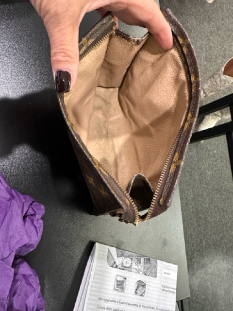 Louis Vuitton Monograms Poche Toilet Cosmetic Case AS-IS