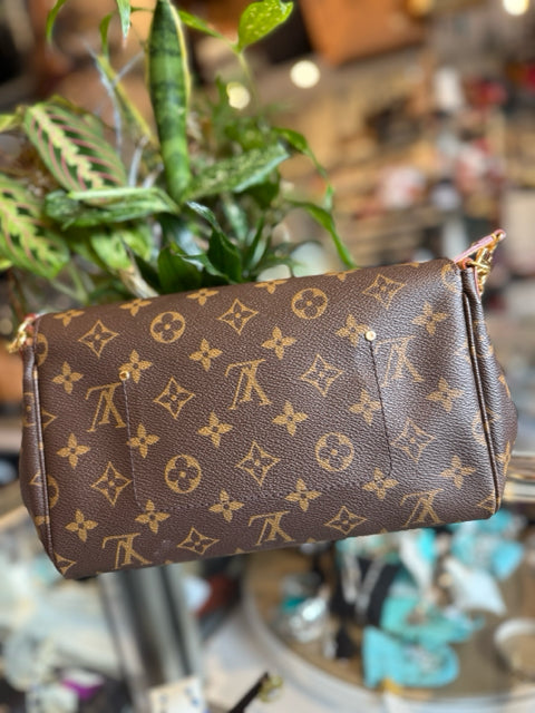 Louis Vuitton Favorite Crossbody Bag Handbag 2 Straps Baguette