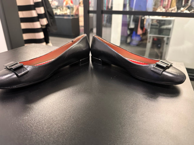 39 Carolina Herrera Black Ballet Flat