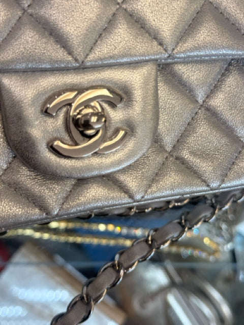 Chanel Silver w/Silver Hardware Quilted Designer HANDBAG