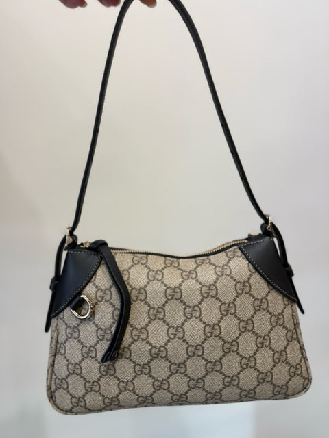 Pre Owned Gucci Coated Canvas Emblem Small Shoulder Crossbody Strap Designer Bag