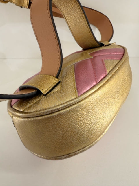 Pre Owned Gucci Leather Metallic Gold & Pink Marmont Chevron Beltbag 85-34" w/ Dust Bag.