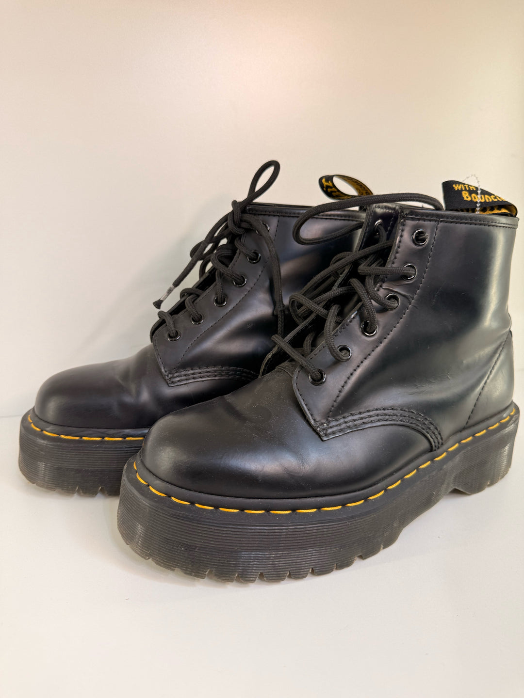 DOC MARTEN Sz 9 Ankle High Platform Boots