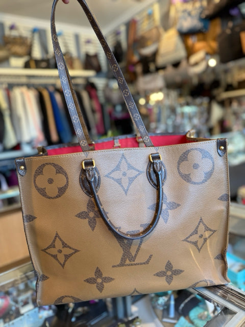 Louis Vuitton Designer On The Go GM Reverse Giant Tote Bag