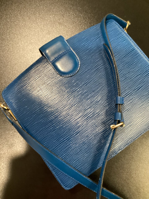 Louis Vuitton LV Leather  Blue Cross Body w/ Fold Circle Front Clasp Designer