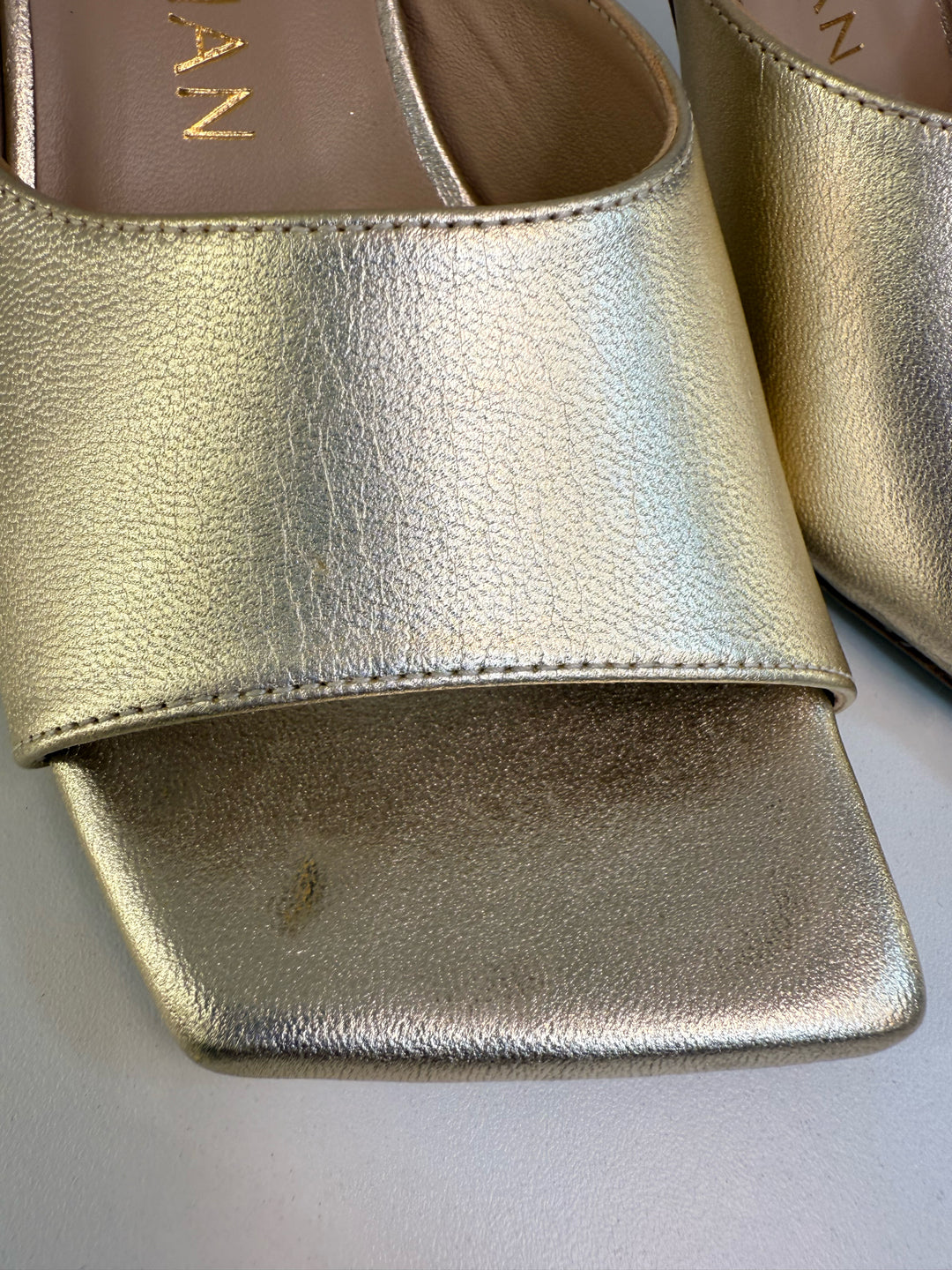 Stuart Weitzman Sz 6 Gold Kitten Heel Tia Sandal Mules in Box