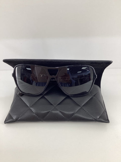 Pre Owned Chanel 5439-Q-A c.622/S8 w Case Sunglasses.