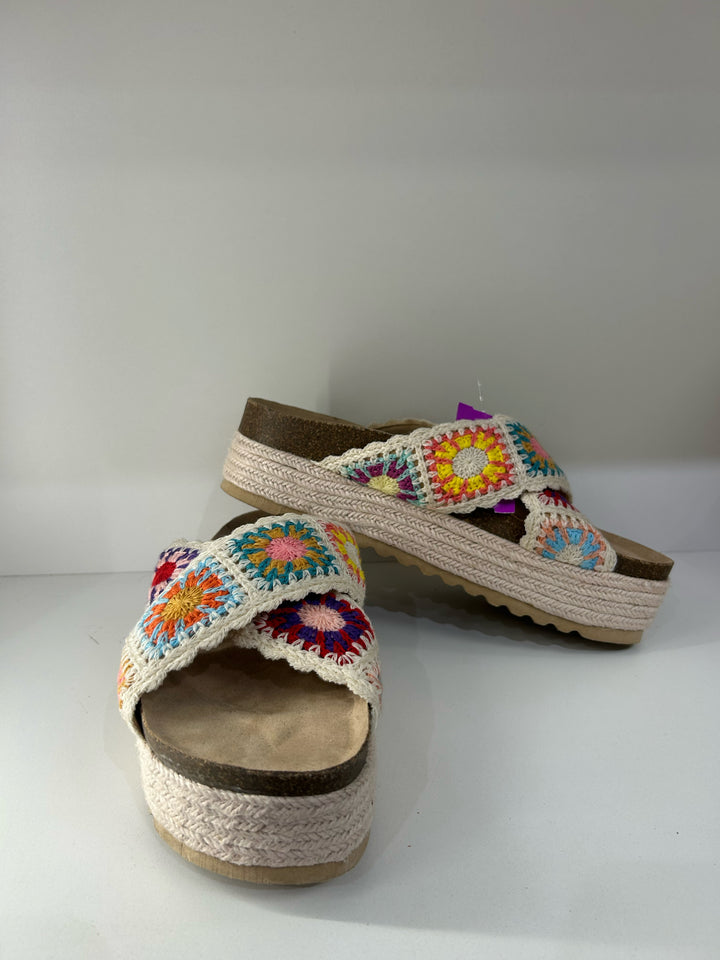 Dirty Laundry Crochet Platform Shoes Sz 9