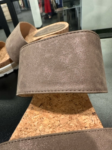 Sz 9 Adrienne Vittadin Light Brown Sandals Wedges