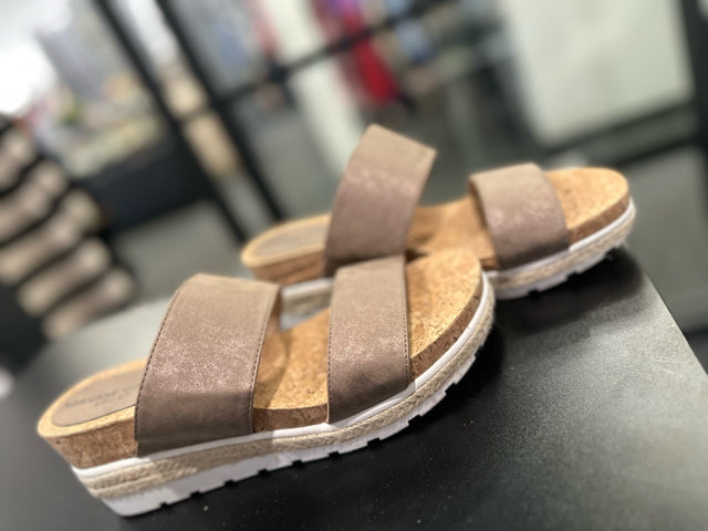 Sz 9 Adrienne Vittadin Light Brown Sandals Wedges