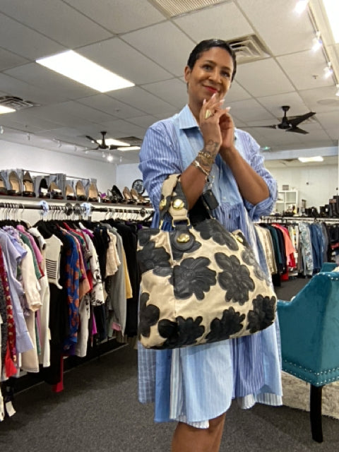 Pre Owned Big Buddha med tote canvas ltr flower cutouts Tote