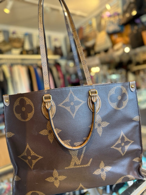 Louis Vuitton Designer On The Go GM Reverse Giant Tote Bag