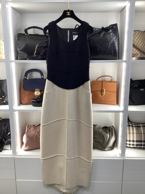 Chanel Size 38 Black and Creme Sleeveless Wool Gown Dress
