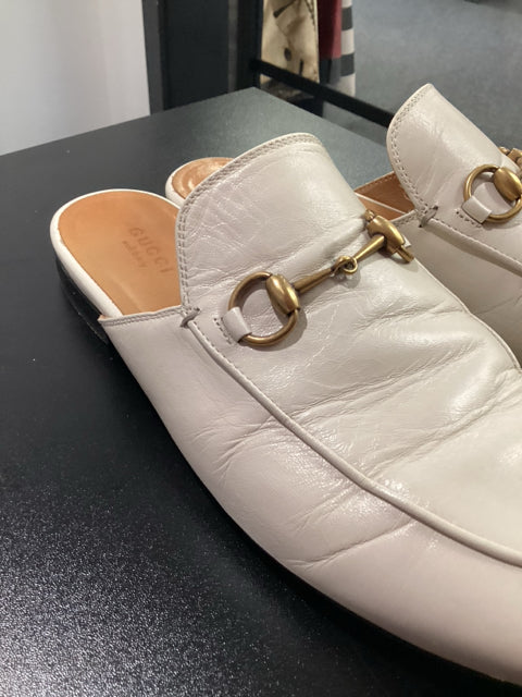 Pre Owned Gucci Sz 38 Cream Horsebit Mules Shoes