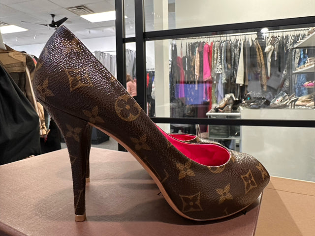 Louis Vuitton Sz 37.5 Designer Shoes