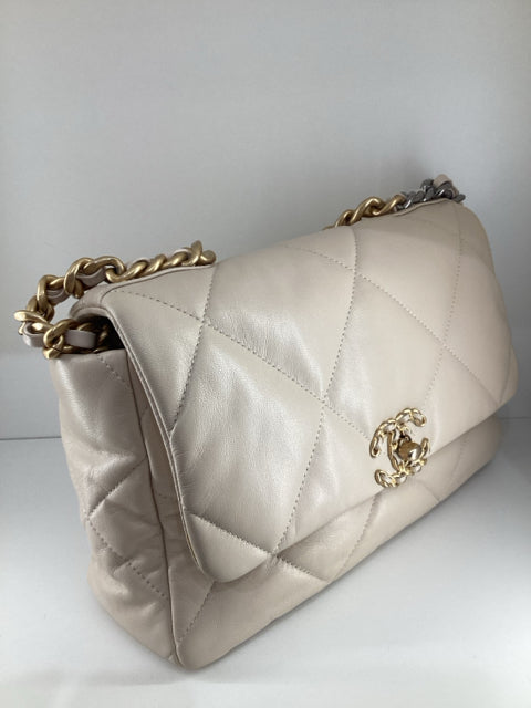 Pre Owned Chanel 19 Medium Flap Bag featuring elegant two-tone hardware and comes with the original dust bag.