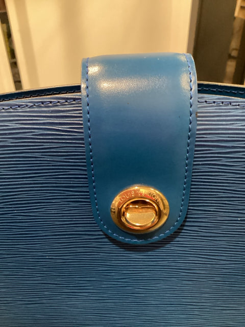 Louis Vuitton LV Leather  Blue Cross Body w/ Fold Circle Front Clasp Designer