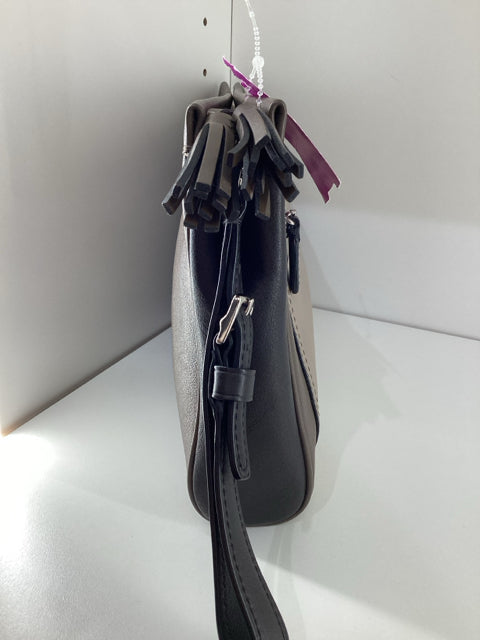 Pre Owned Coach blk/tobacco zippy w/wrist strap Clutch Bag
