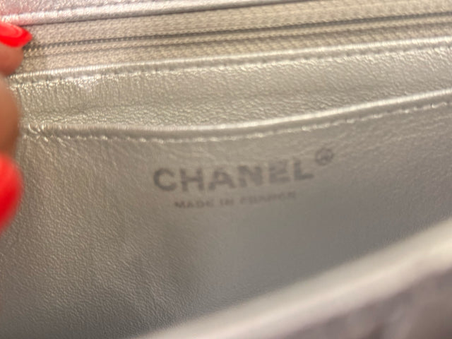 Chanel Silver w/Silver Hardware Quilted Designer HANDBAG