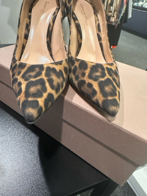 GIANVITO ROSSI Sz 38 Velvet Leopard Pump Shoes
