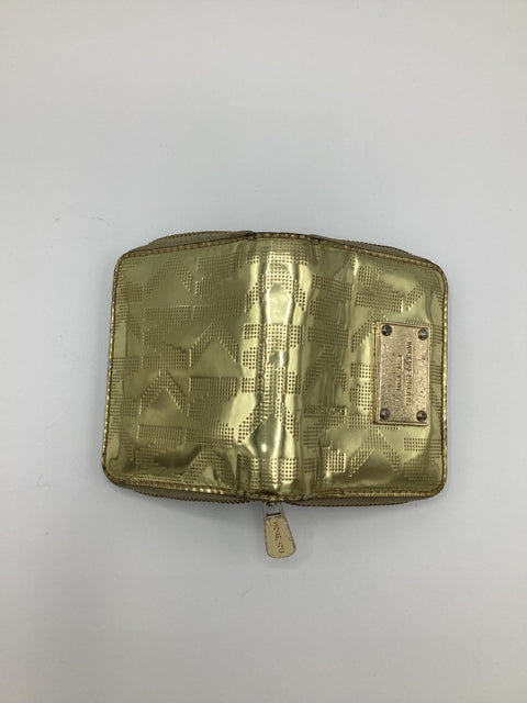 Michael Kors Zippered Bilfold Wallet