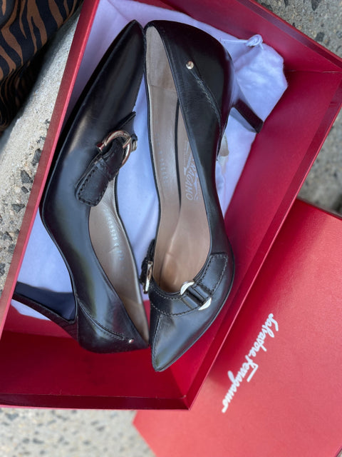 Salvatore Ferragamo Neck Pointed Toe Pump Size 9 Shoe