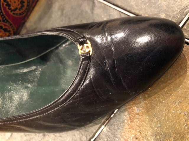 Gucci Vintage Sz 38.5 Pump GG Charm  Shoe