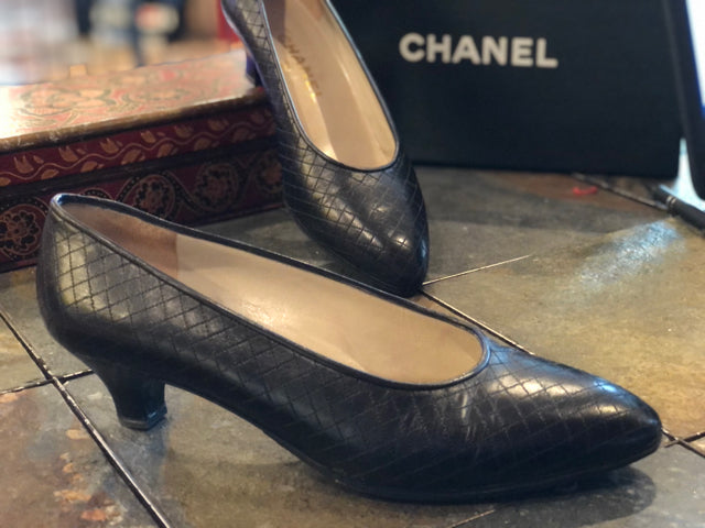 Authentic Chanel Quilted Almond Toe Classic Pump sz 39 – eliterepeatny