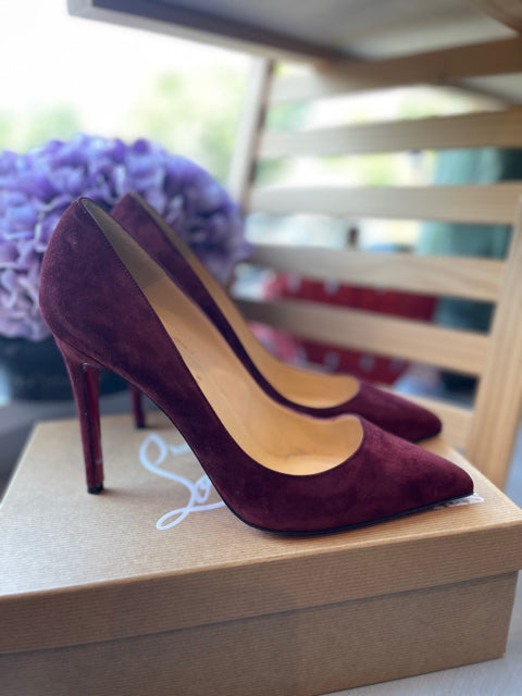 Christian Louboutin Suede Pump Sz 40 Shoe