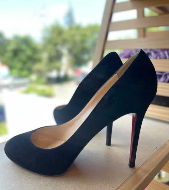 Christian Louboutin Sz 39 Suede Shoe Pump