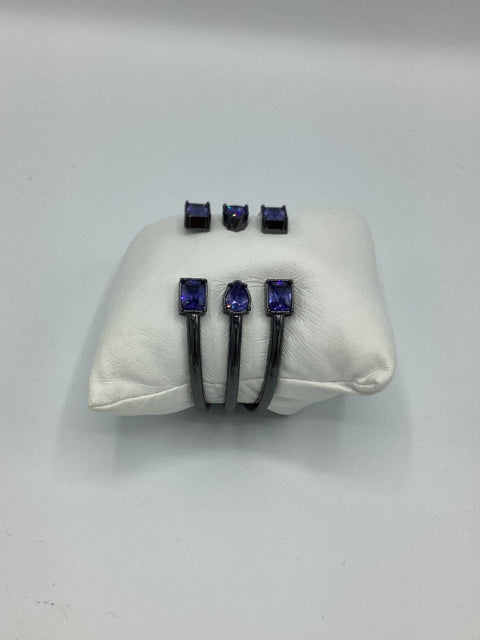 NWT White House/Black Market Hinged Stone  Bracelet