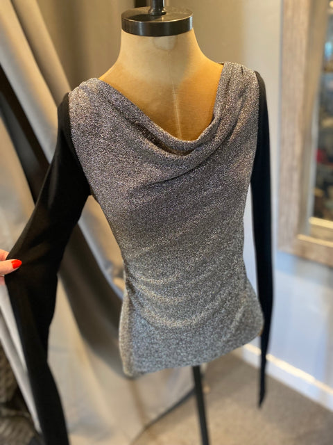 Elizabeth And James Long Sleeve stretchy  Sz XS Top