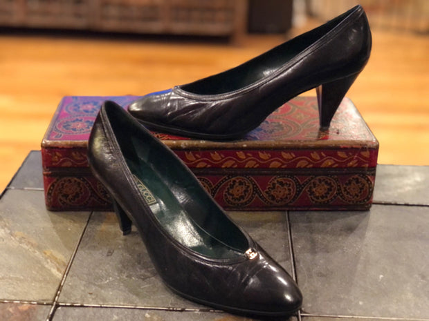 Gucci Vintage Sz 38.5 Pump GG Charm  Shoe