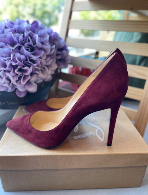 Christian Louboutin Suede Pump Sz 40 Shoe