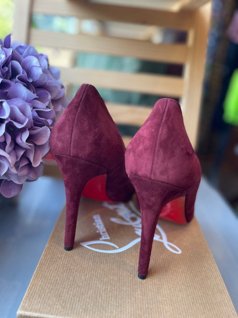 Christian Louboutin Suede Pump Sz 40 Shoe